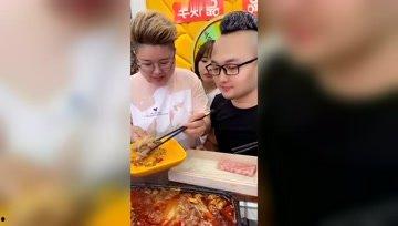娱乐吃瓜酱偷外卖